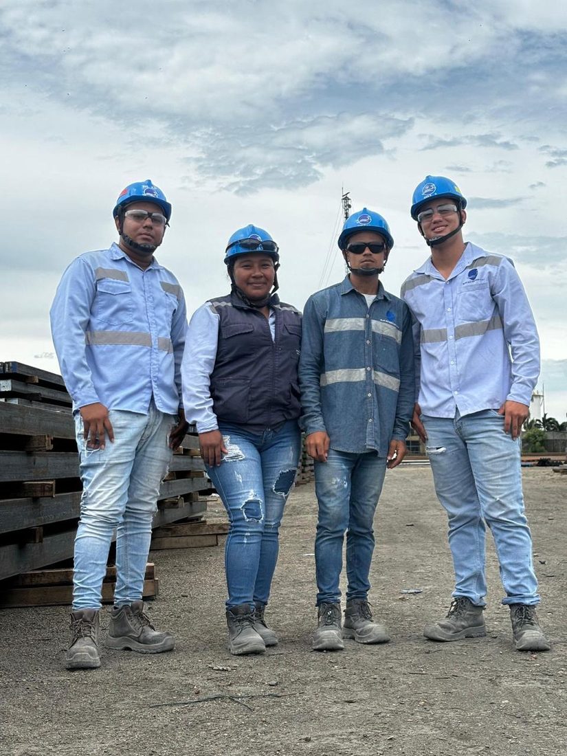 Equipo operativo de Blue Sea Services en puerto, Caribe colombiano