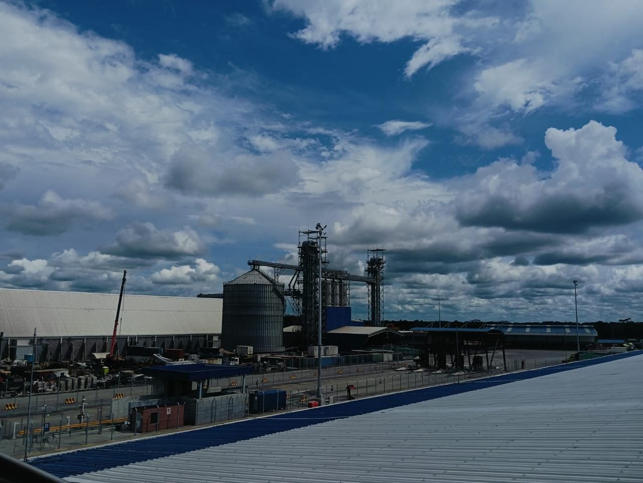 Terminal de granel con silos en el Caribe colombiano